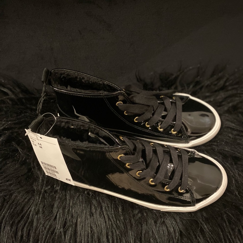 BRAND NEW H&M Girls Patent Sneakers w/isolated fur
